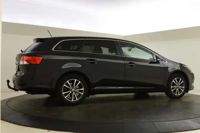 Toyota Avensis (2014) thumbnail 2