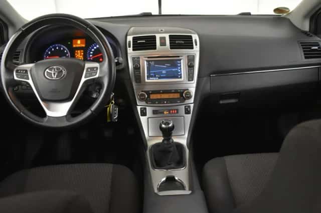 Toyota Avensis (2014) thumbnail 4