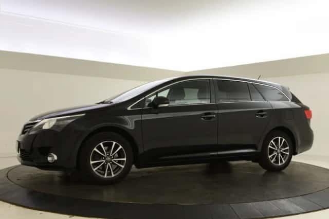 Toyota Avensis (2014) thumbnail 5