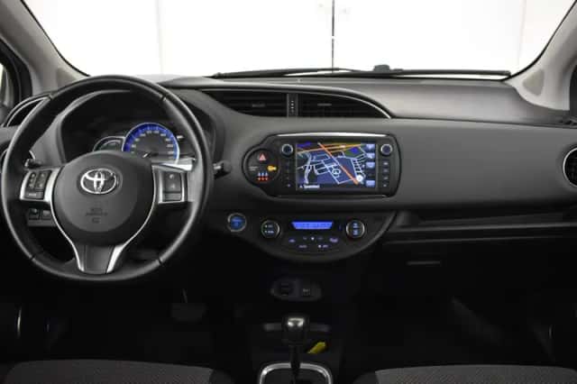 Toyota Yaris (2017) thumbnail 4