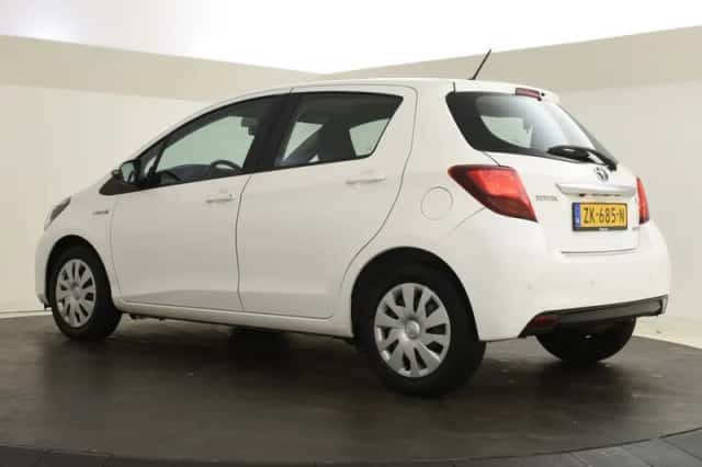 Toyota Yaris (2017) thumbnail 6