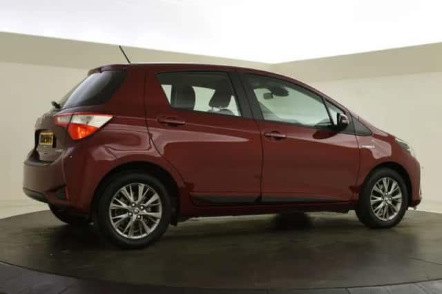 Toyota Yaris (2017) thumbnail 2
