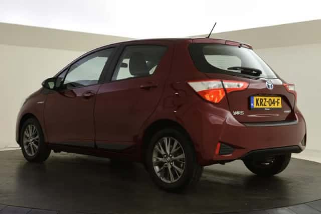 Toyota Yaris (2017) thumbnail 6