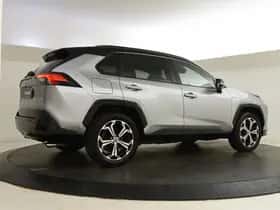Toyota RAV4 (2022) thumbnail 5