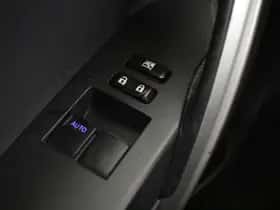Toyota Auris (2013) thumbnail 25