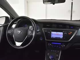 Toyota Auris (2013) thumbnail 4