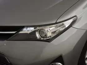 Toyota Auris (2013) thumbnail 8