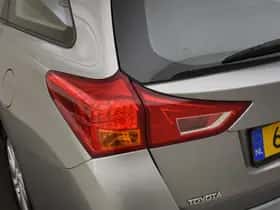 Toyota Auris (2013) thumbnail 10