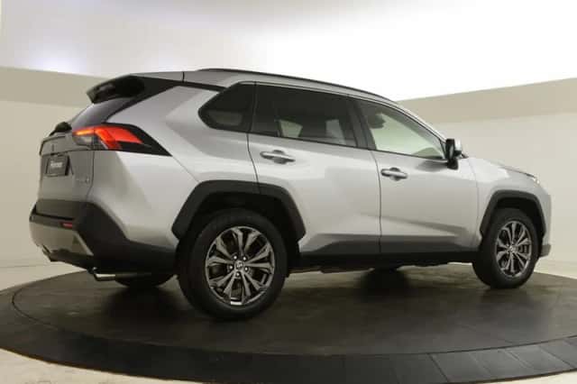 Toyota RAV4 (2022) thumbnail 2