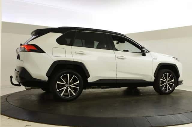 Toyota RAV4 (2022) thumbnail 2