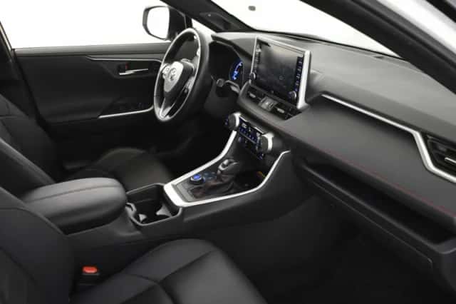 Toyota RAV4 (2022) thumbnail 3
