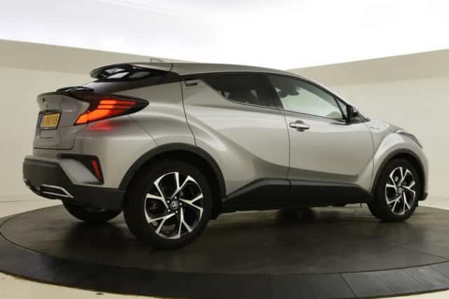Toyota C-HR (2020) thumbnail 2