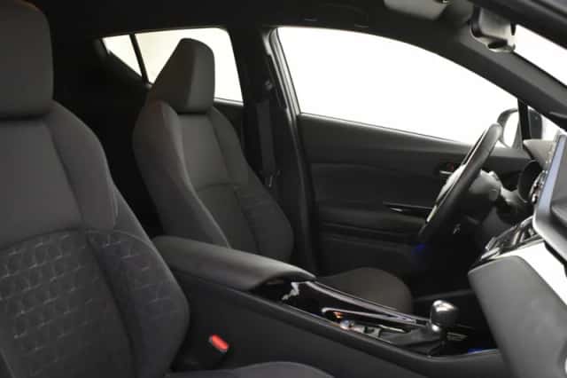 Toyota C-HR (2020) thumbnail 3