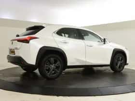 Lexus UX (2019) thumbnail 2