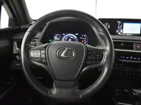 Lexus UX (2019) thumbnail 11