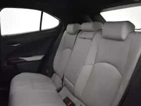Lexus UX (2019) thumbnail 25