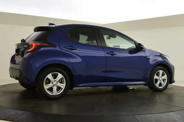 Toyota Yaris (2021) thumbnail 2