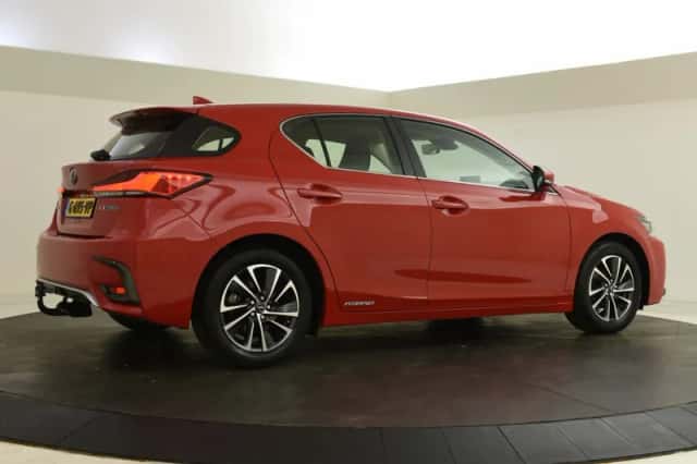 Lexus CT (2019) thumbnail 2