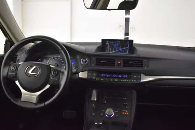 Lexus CT (2019) thumbnail 4