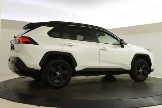 Toyota RAV4 (2021) thumbnail 2