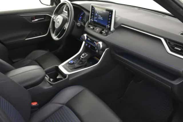 Toyota RAV4 (2021) thumbnail 3