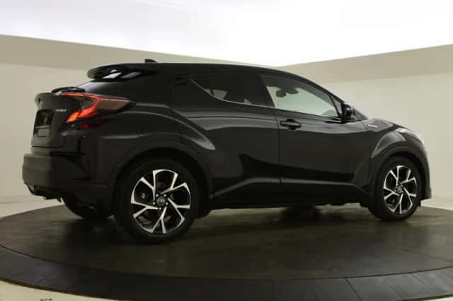 Toyota C-HR (2019) thumbnail 2