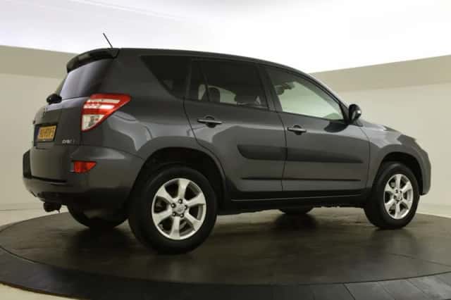 Toyota RAV4 (2011) thumbnail 2