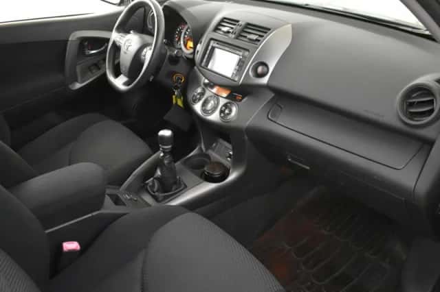 Toyota RAV4 (2011) thumbnail 3