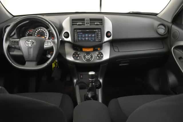 Toyota RAV4 (2011) thumbnail 4