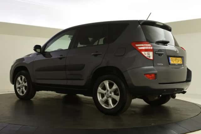 Toyota RAV4 (2011) thumbnail 6