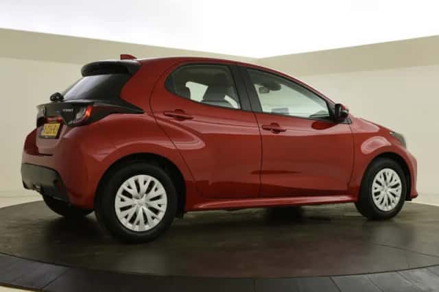 Toyota Yaris (2024) thumbnail 2