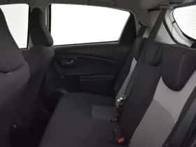 Toyota Yaris (2018) thumbnail 16