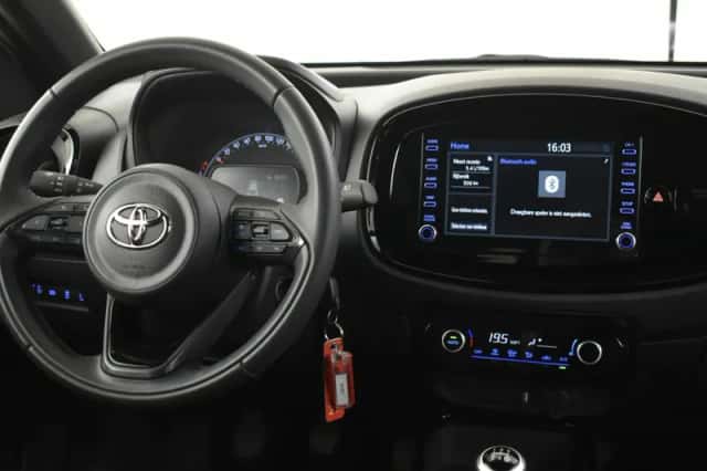 Toyota Aygo (2023) thumbnail 3