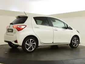 Toyota Yaris (2017) thumbnail 2