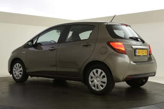 Toyota Yaris (2016) thumbnail 5