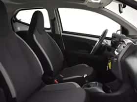 Toyota Aygo (2021) thumbnail 3