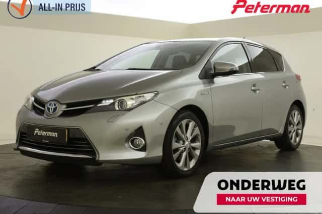 Toyota Auris (2013) thumbnail 1