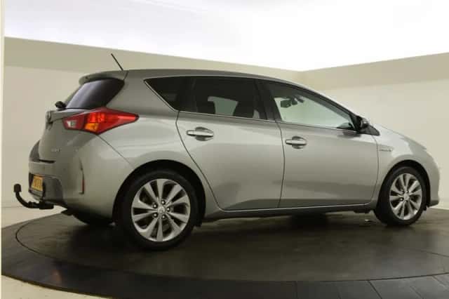 Toyota Auris (2013) thumbnail 2