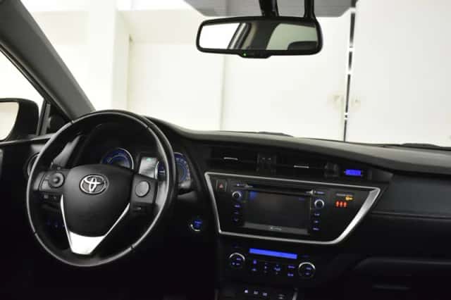 Toyota Auris (2013) thumbnail 4