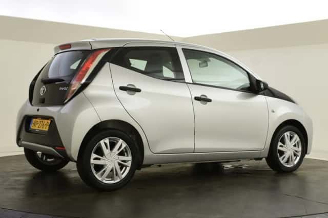 Toyota Aygo (2017) thumbnail 2