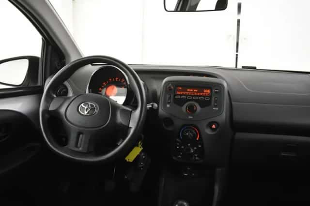 Toyota Aygo (2017) thumbnail 3