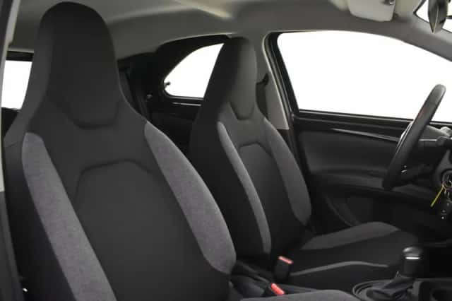 Toyota Aygo (2022) thumbnail 3