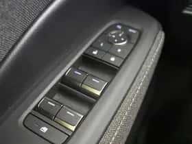 Lexus LBX (2025) thumbnail 24