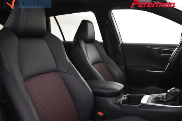 Toyota RAV4 (2022) thumbnail 3