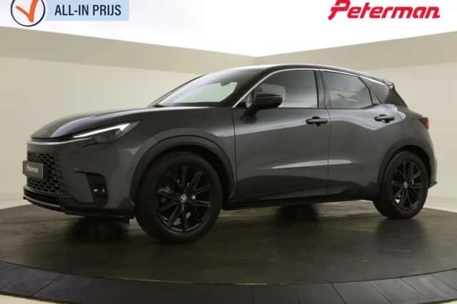 Lexus LBX (2024) thumbnail 1