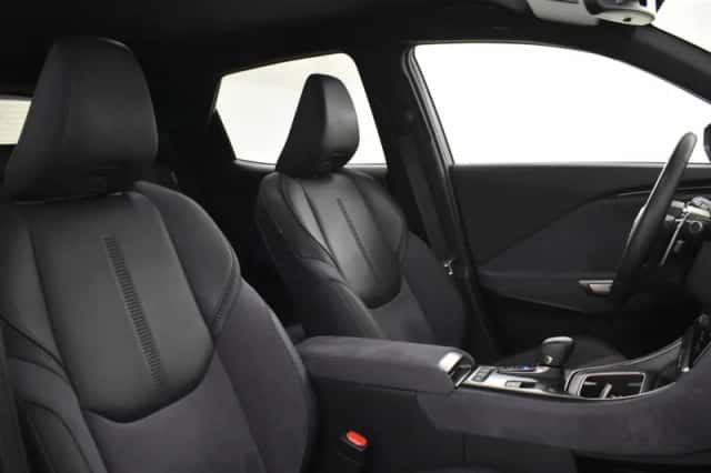 Lexus LBX (2024) thumbnail 3