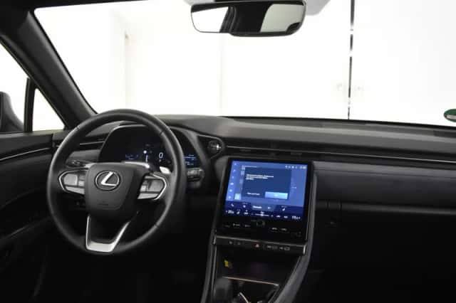 Lexus LBX (2024) thumbnail 4