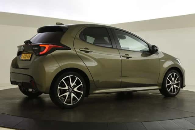Toyota Yaris (2021) thumbnail 2