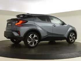 Toyota C-HR (2022) thumbnail 2