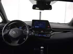 Toyota C-HR (2022) thumbnail 4